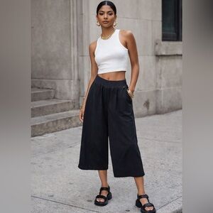 St.John Wide Leg Groucho style plant from
Spring 2011 collection. Med.